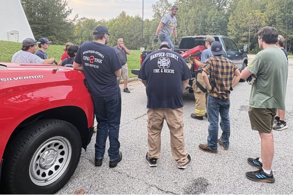 Hampden-Sydney fire and rescue volunteers loading up trucks with supplies