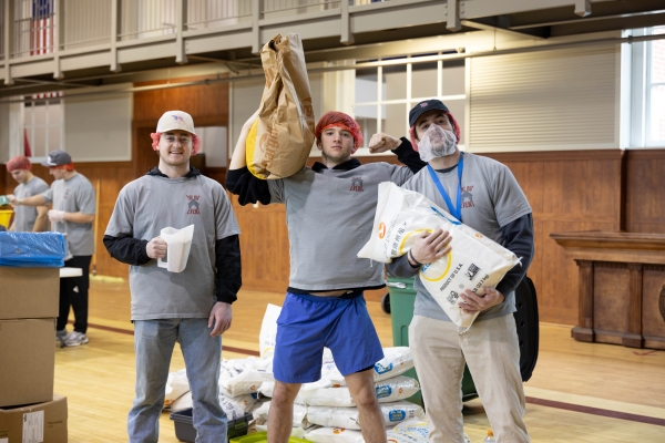 Students at Hampden-Sydney College volunteering at a food bank