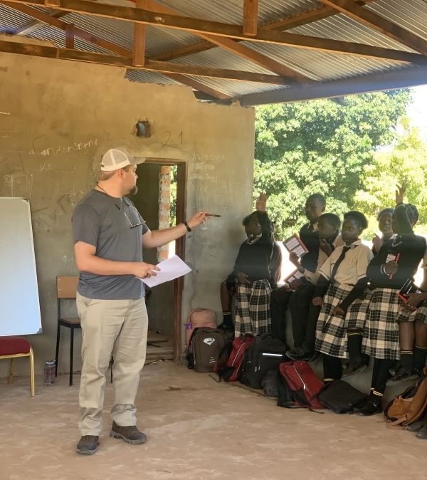 Carter Spawn talking to a group of Zimbabwe children