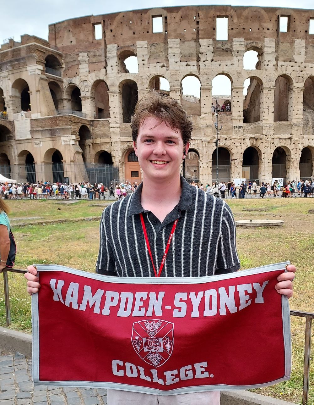 Scott Gipson ’26 standing in front of the Roman Coliseum